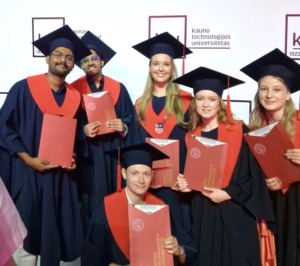 Diplomų įteikimas biomedicininės inžinerijos magistrantūros studentams