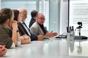 Prof. habil.dr. A. Luko&scaron;evičius skaito paskaitą